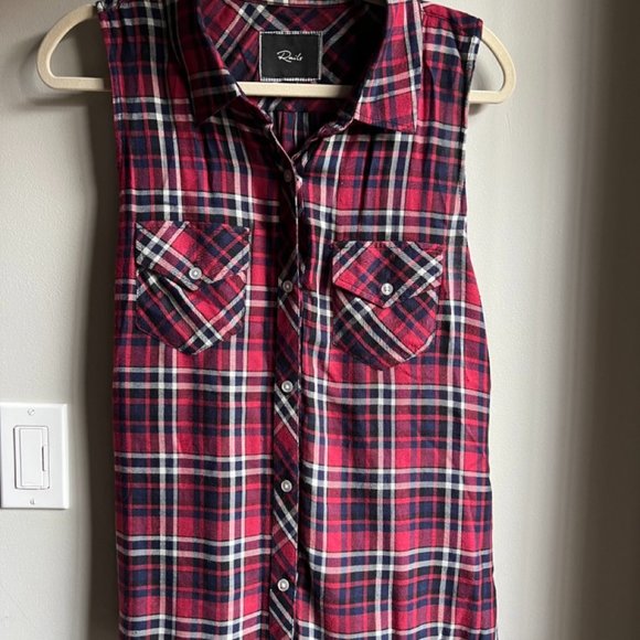 RAILS PLAID SLEEVELESS BUTTON DOWN - Picture 1 of 4